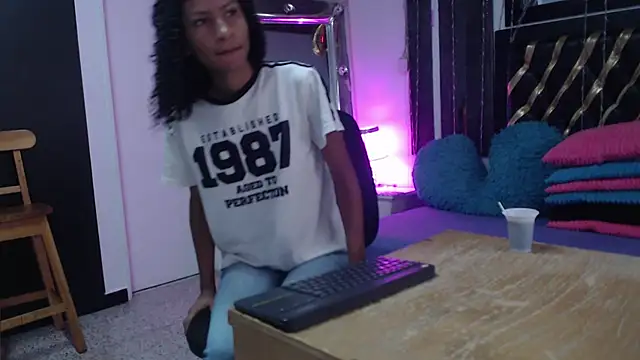 Snapshot of mailyn_gold chatting on 6, 5, 2026 mailyn gold online show from 6, 5, 2026