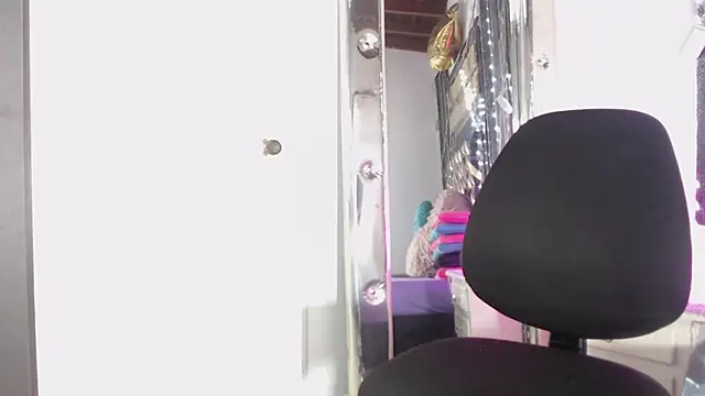 Snapshot of mailyn_gold chatting on 12, 5, 2026 mailyn gold online show from 12, 5, 2026