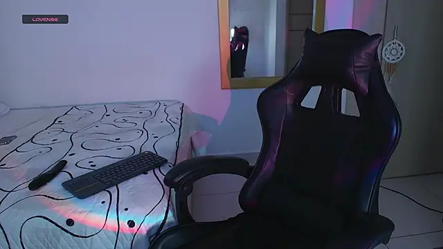 tana luux online show from 10, 3, 2026