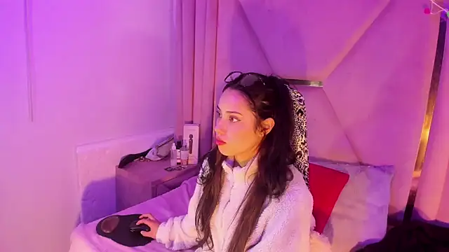 ElaSalvatorehh online show from 16, 4, 2026