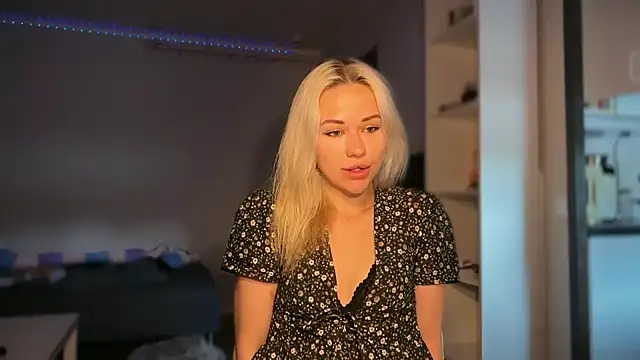 Snapshot of Leylia_Lily chatting on 3, 6, 2026 Leylia Lily online show from 3, 6, 2026
