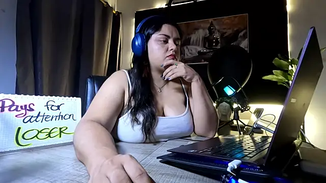 Snapshot of AzaraOnyx chatting on 9, 6, 2026 AzaraOnyx online show from 9, 6, 2026
