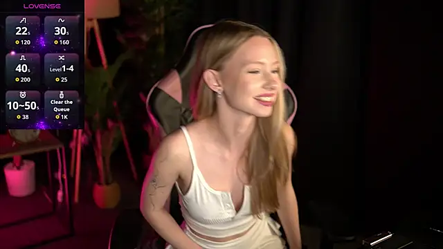 Snapshot of SweetDaisy_me chatting on 7, 4, 2026 SweetDaisy me online show from 7, 4, 2026