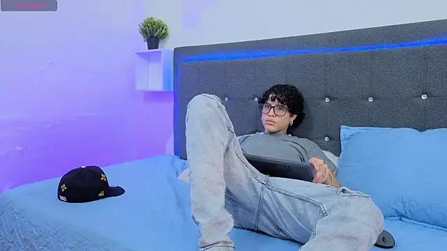 Ale cuzz online show from 14, 2, 2026