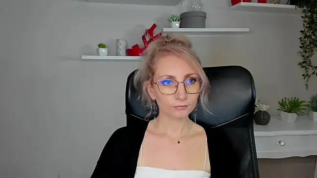 CinderellaMoon online show from 12, 3, 2026