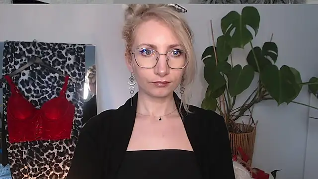 CinderellaMoon online show from 9, 4, 2026