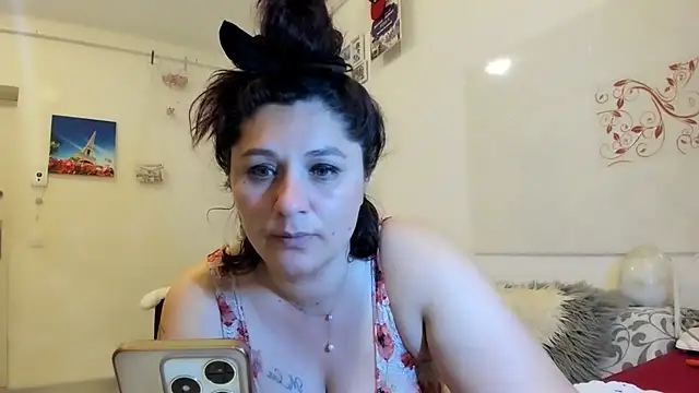 EVELYNA88 online show from 9, 6, 2026