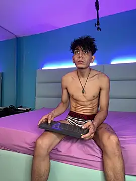 Snapshot of abrilandjulian chatting on 18, 2, 2026 abrilandjulian online show from 18, 2, 2026