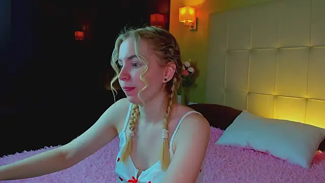 Linda  Bloom online show from 10, 4, 2026