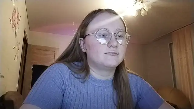 AnikaLipps online show from 13, 4, 2026