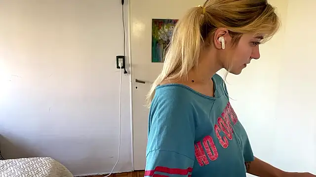 Sophiasnarl online show from 7, 3, 2026