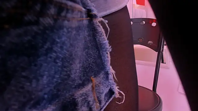 Kendal hot69  online show from 21, 2, 2026