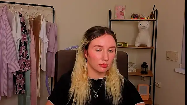 AshleyySchwartz online show from 18, 2, 2026