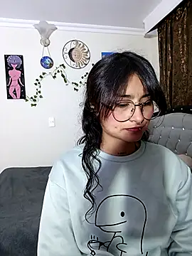 Snapshot of Lili__Clan chatting on 7, 5, 2026 Lili Clan online show from 7, 5, 2026