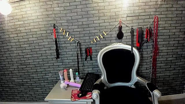 hillary bigbutt online show from 24, 3, 2026