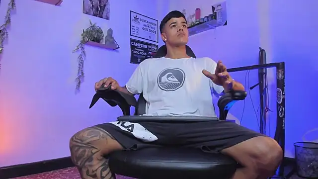 Snapshot of Rob_zaens33 chatting on 3, 3, 2026 Rob zaens33 online show from 3, 3, 2026