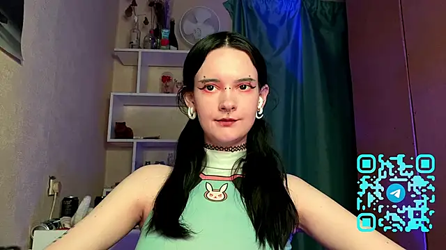 Snapshot of MabelDefina chatting on 5, 4, 2026 MabelDefina online show from 5, 4, 2026