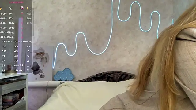 Snapshot of VictoriaDeese chatting on 5, 6, 2026 VictoriaDeese online show from 5, 6, 2026