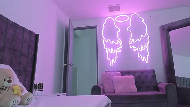 Evelin  thompsson online show from 17, 2, 2026