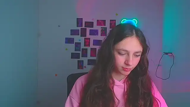 KissMeJulia online show from 23, 4, 2026