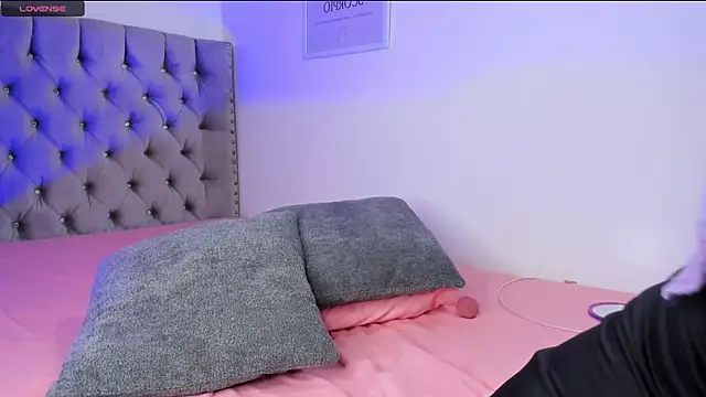 eva cutee  online show from 25, 3, 2026