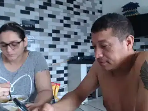 pareja latina2214 online show from 19, 2, 2026