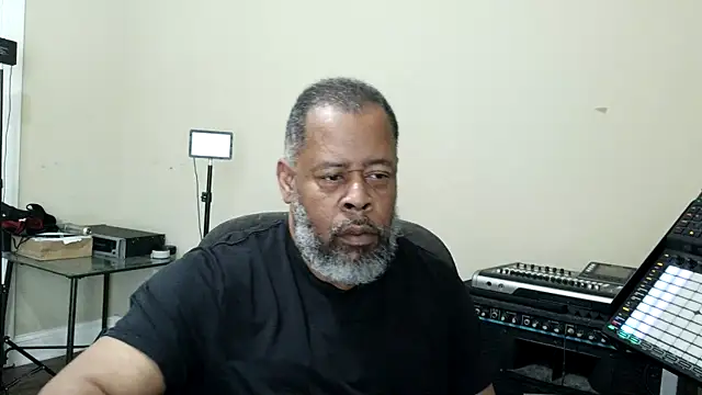 Cleozevo1961 online show from 8, 4, 2026