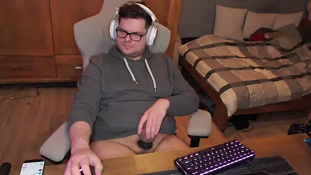 Whyteshadow4235 online show from 17, 2, 2026