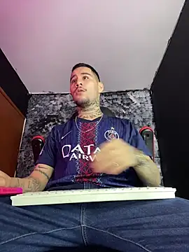 Snapshot of king_of_desire chatting on 4, 7, 2026 king of desire online show from 4, 7, 2026