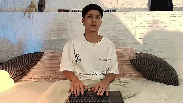 Eliassalvatore  online show from 23, 4, 2026