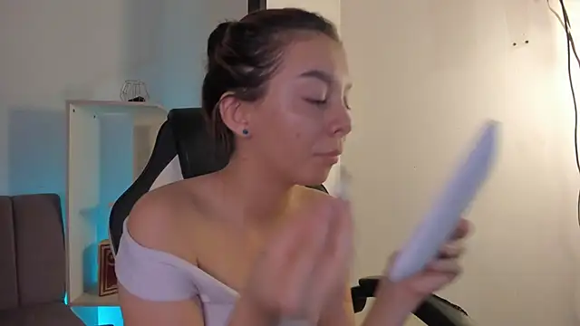 Snapshot of MelLove_ chatting on 19, 2, 2026 MelLove online show from 19, 2, 2026