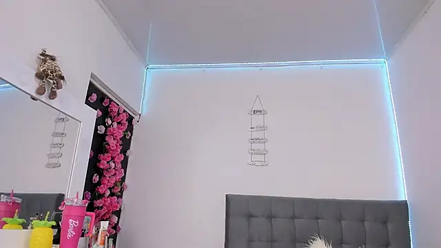 Ariana-Cobos online show from 15, 4, 2026