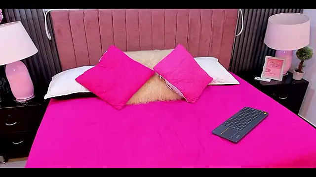 Emily  Stef online show from 6, 3, 2026