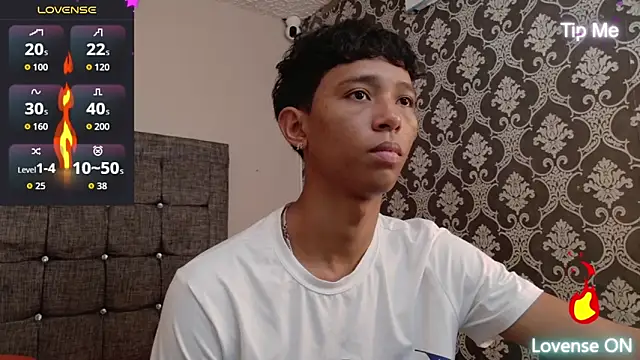 Snapshot of Little_Twink19x chatting on 24, 5, 2026 Little Twink19x online show from 24, 5, 2026
