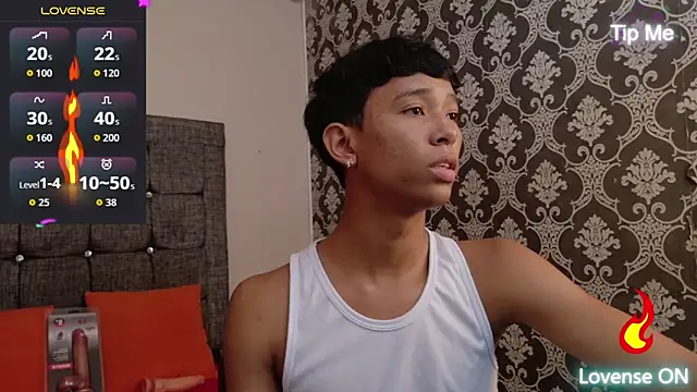 Snapshot of Little_Twink19x chatting on 25, 5, 2026 Little Twink19x online show from 25, 5, 2026