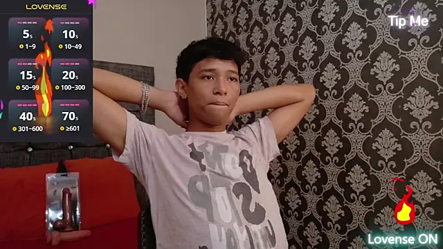 Snapshot of Little_Twink19x chatting on 26, 5, 2026 Little Twink19x online show from 26, 5, 2026