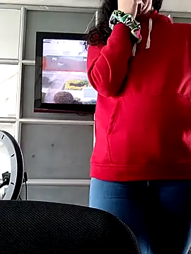 LunaDamasco online show from 6, 4, 2026