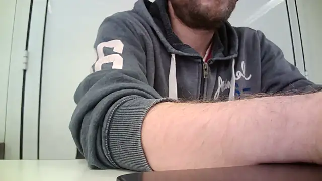 Snapshot of truble78 chatting on 9, 4, 2026 truble78 online show from 9, 4, 2026