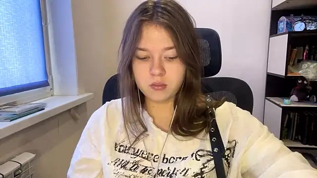 TomikoPfau online show from 2, 3, 2026