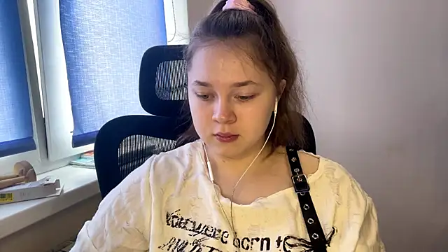 TomikoPfau online show from 7, 3, 2026