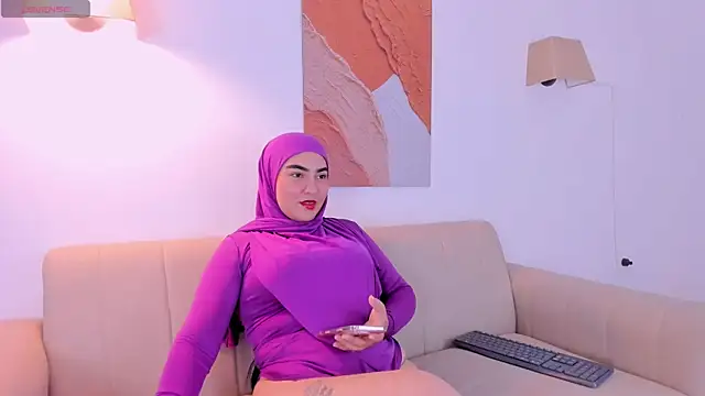 Snapshot of Malika_Noor chatting on 16, 7, 2026 Malika Noor online show from 16, 7, 2026