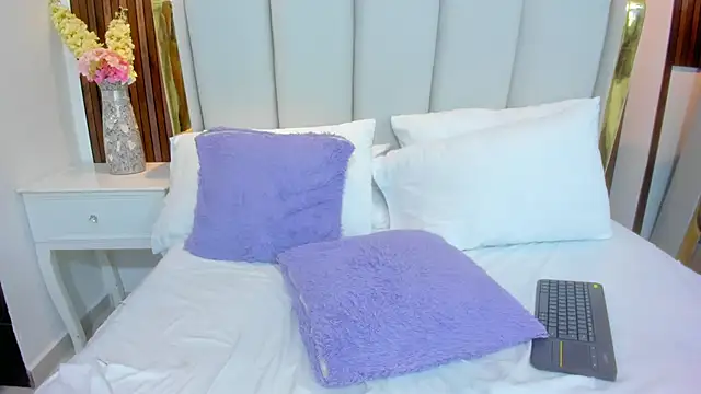 Sophia Joness  online show from 10, 3, 2026