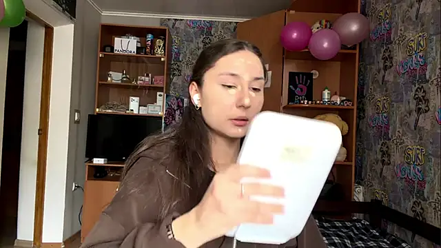 Snapshot of poly_princess chatting on 26, 2, 2026 poly princess online show from 26, 2, 2026