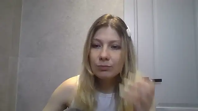 Foxy Bright online show from 9, 3, 2026