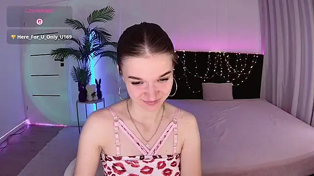 Snapshot of Ann_Wood chatting on 7, 5, 2026 Ann Wood online show from 7, 5, 2026