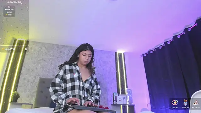 MilyFerrer online show from 6, 4, 2026