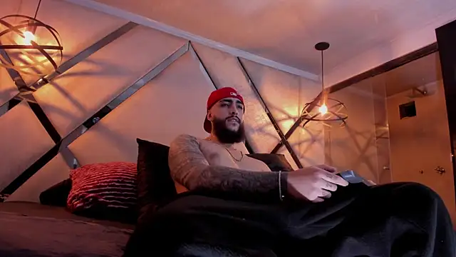 SantiagoHincapiie online show from 5, 3, 2026