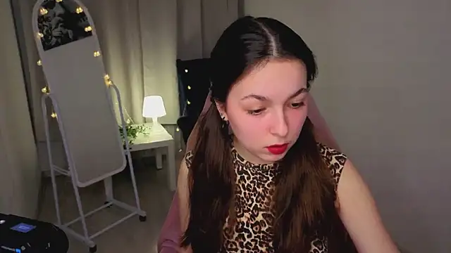 Snapshot of BellaThery chatting on 1, 3, 2026 BellaThery online show from 1, 3, 2026