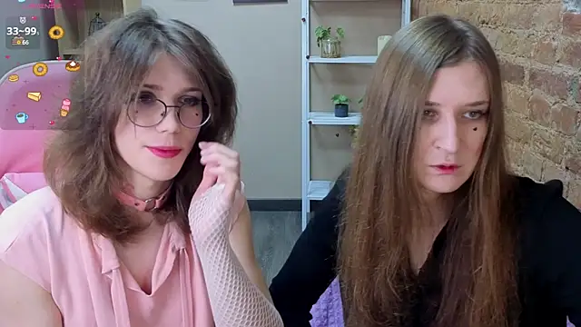 ZoriaLovesLuna online show from 19, 4, 2026