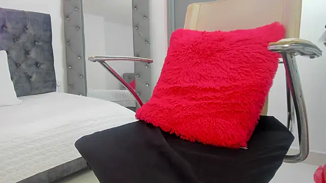 Evelyn  Cortes online show from 27, 2, 2026